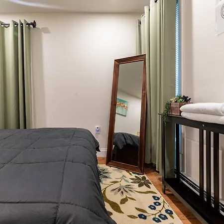 Holiday home Modern & Stylish 1-br Near Downtown *