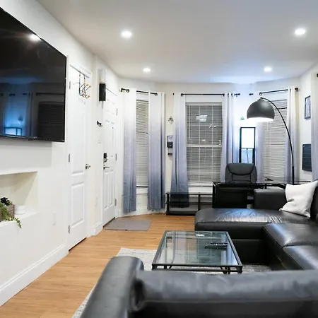 Modern & Stylish 1-br Near Downtown