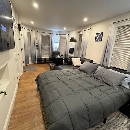 Modern & Stylish 1-br Near Downtown *