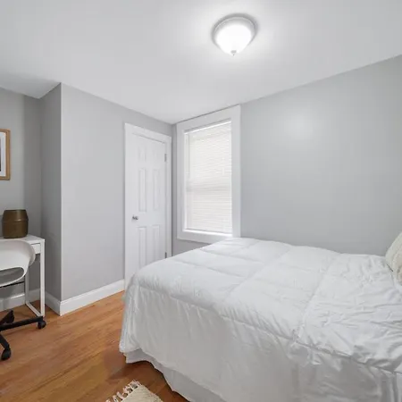 Apartment Easy Commute South 4br 1bth