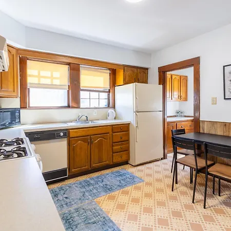 Homestay 154R Newley Renovated Sunny Spacious Quite Apartment In Brighton Boston