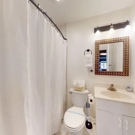 Expansive Back Bay Loft, Sleeps 4, 1b15b Apartment Boston