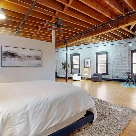 Apartment Expansive Back Bay Loft, Sleeps 4, 1b15b Boston