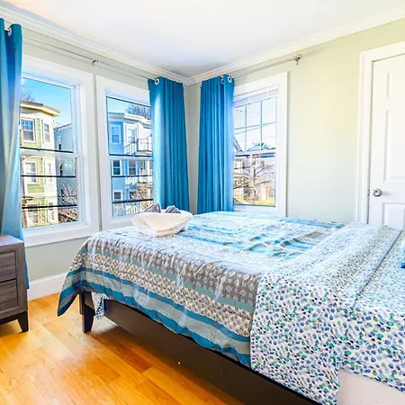 Apartment Renovated 4br3ba Escape - Near Public Transportation