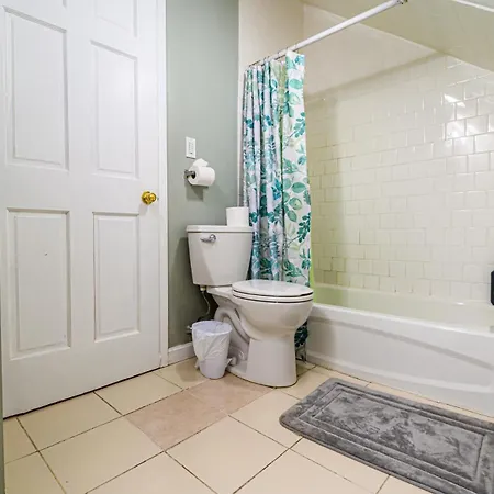 Apartment Renovated 4br3ba Escape - Near Public Transportation Boston