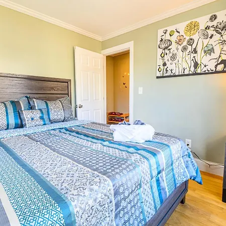 Renovated 4br3ba Escape - Near Public Transportation Apartment *