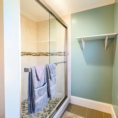 Renovated 4br3ba Escape - Near Public Transportation Apartment