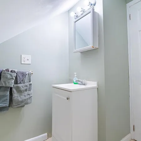 Renovated 4br3ba Escape - Near Public Transportation Apartment Boston