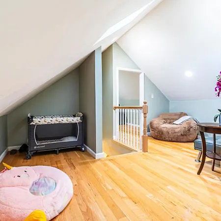 Renovated 4br3ba Escape - Near Public Transportation