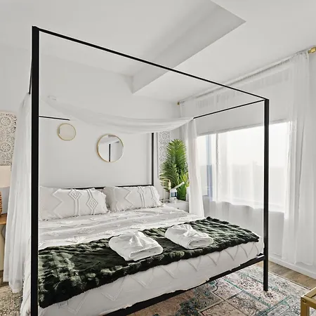 The Splendid One-bedroom Sanctuary In The Apartment