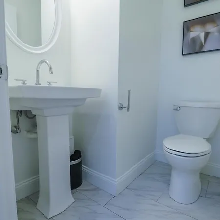 Apartment Modern & Spacious 4-bedroom In Roxbury Boston