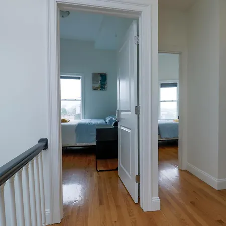 Modern & Spacious 4-bedroom In Roxbury Apartment Boston