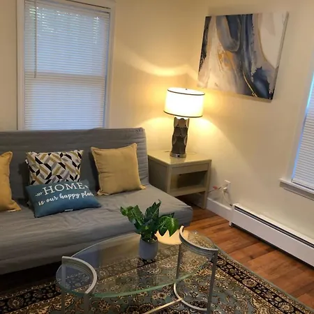 Apartment Modern Renovated 2-bedroom In South