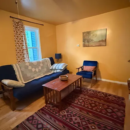 Apartment Beautiful 2-bedroom, 2-bath Townhouse
