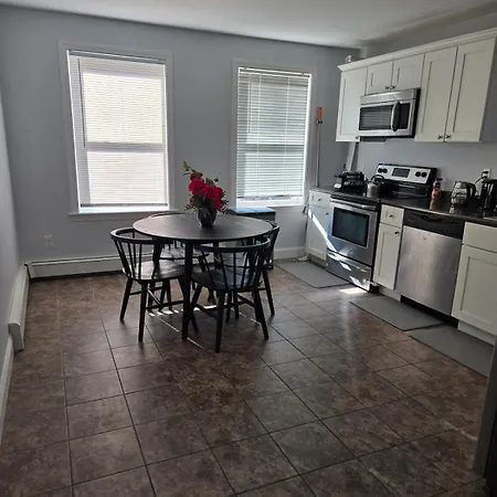 Cozy Nest Getaway Near Boston! Apartment
