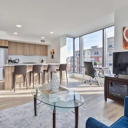 Private With Kitchen & Gym * Boston