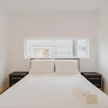 Luxury 3bd Short Walk To Airport Apartment Boston