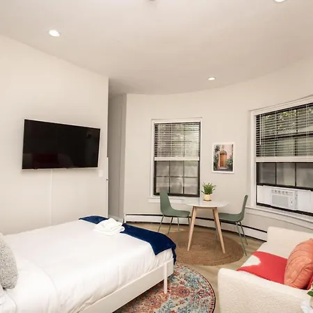 Cozy Near Prudential Ctr Apartment