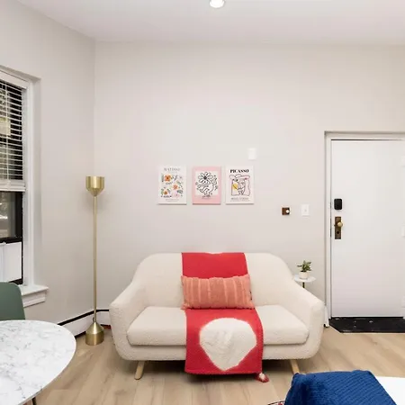 Cozy Near Prudential Ctr Apartment *