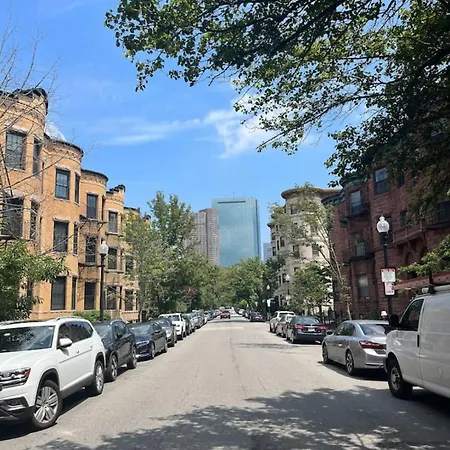 Cozy Near Prudential Ctr Apartment