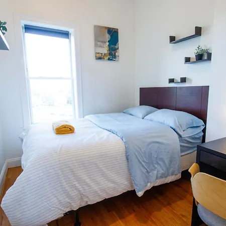 Modern & Spacious 4-bedroom In Roxbury Apartment *