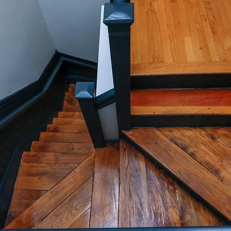 Modern & Spacious 4-bedroom In Roxbury Apartment