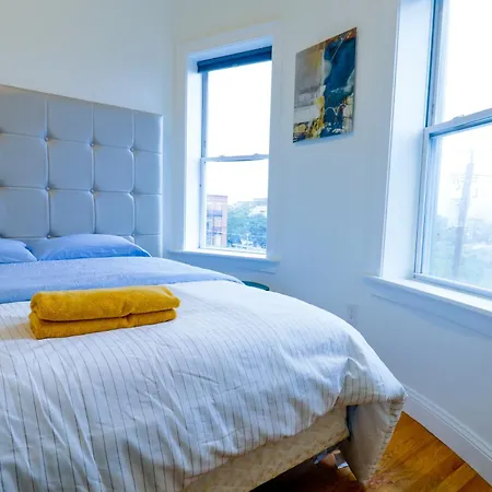 Modern & Spacious 4-bedroom In Roxbury Apartment