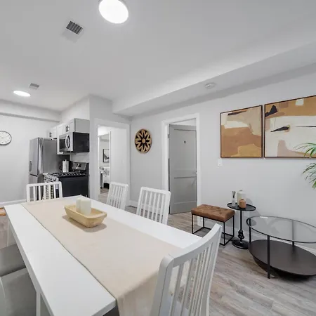 4Br 1Bh Apt In South Boston Near - Old Harbor Beach