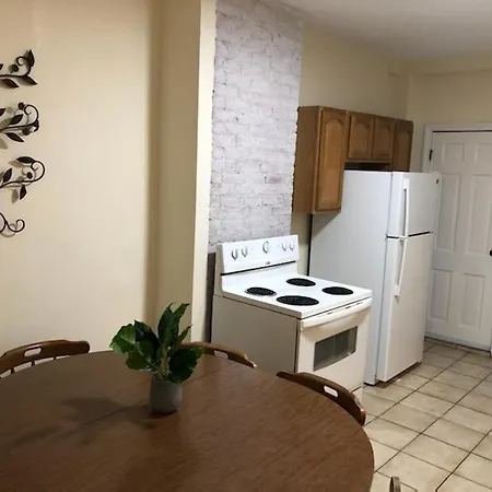 Modern Renovated 2-bedroom In South *
