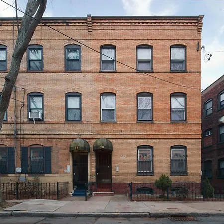 2bd Modern And Spacious In The Heart Of