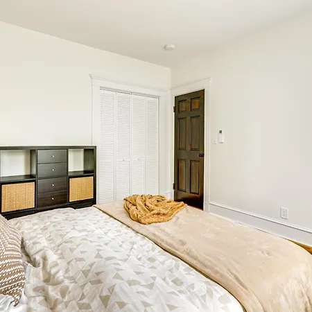 4 Mi To Fenway Park: Pet-friendly Dorchester Apt!