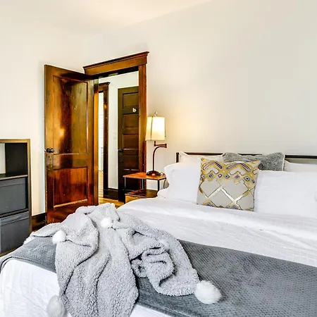 Apartment 4 Mi To Fenway Park: Pet-friendly Dorchester Apt!