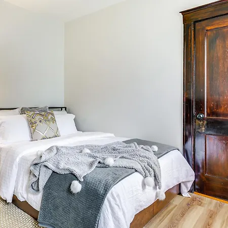 Apartment 4 Mi To Fenway Park: Pet-friendly Dorchester Apt!