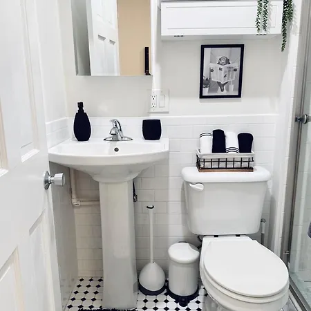 Chic Living On Newbury Street * Boston
