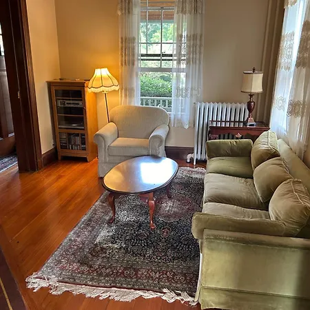 Spacious 4 Bedroom Victorian In Holiday home