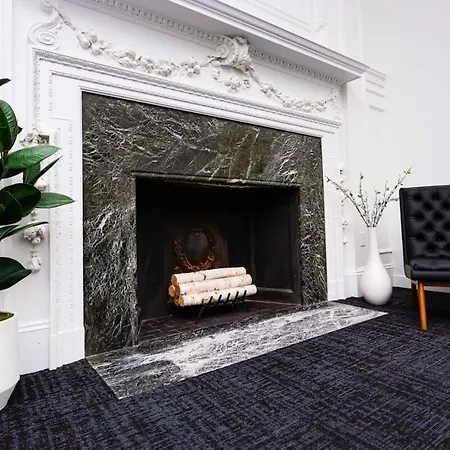 Luxurious In The Heart Of Apartment *