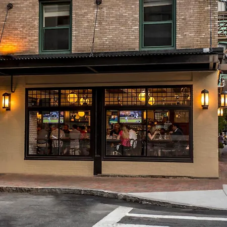 Staypineapple, A Delightful Hotel, South End 4* Boston