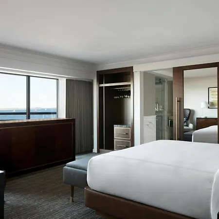 Marriott Long Wharf Hotel
