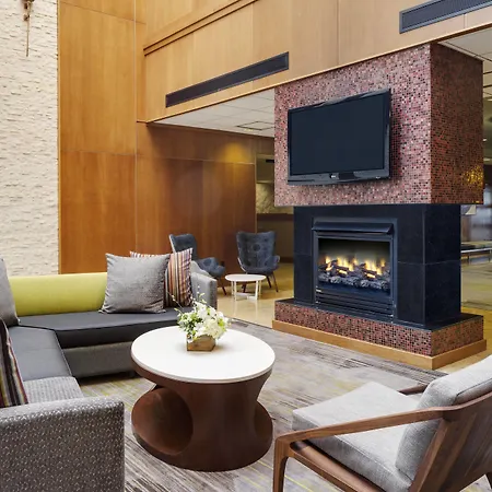 Courtyard By Marriott Logan Airport