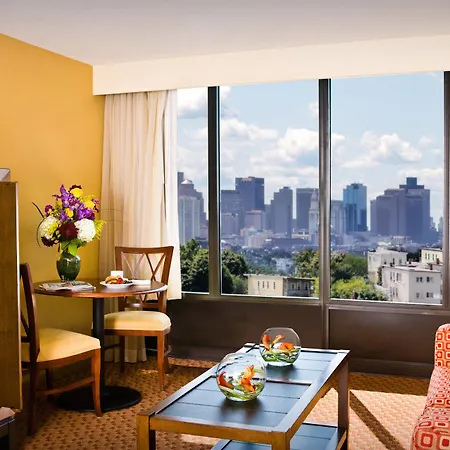 Courtyard By Marriott Logan Airport Boston