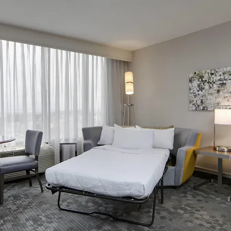 Courtyard By Marriott Logan Airport 3*