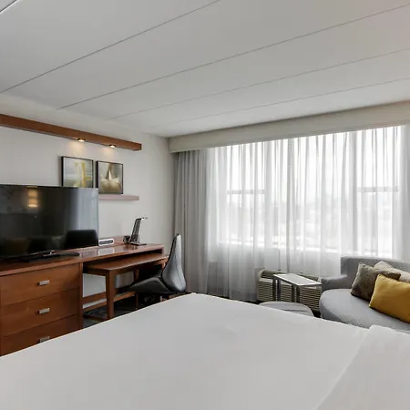 Hotel Courtyard By Marriott Logan Airport