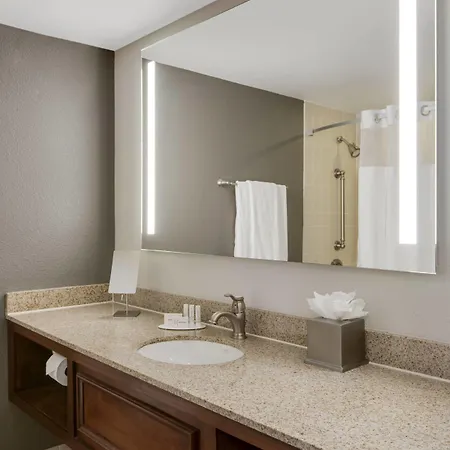 Courtyard By Marriott Logan Airport 3*