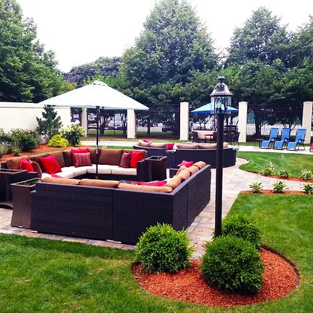 Courtyard By Marriott Logan Airport Boston
