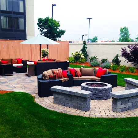 Courtyard By Marriott Logan Airport Boston