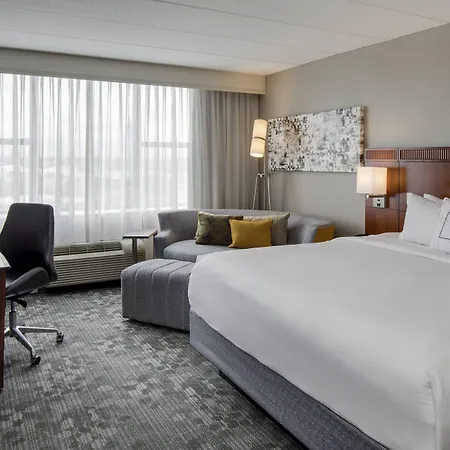 Courtyard By Marriott Logan Airport Boston