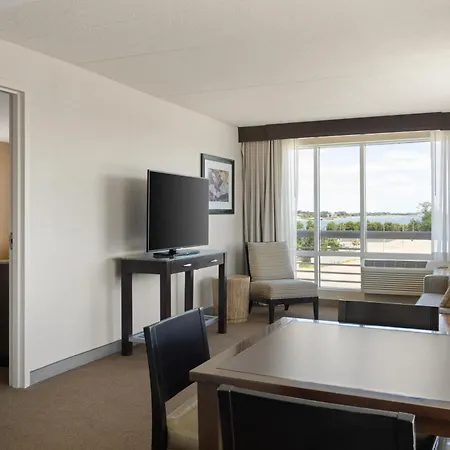 Doubletree By Hilton Bayside Hotel Boston
