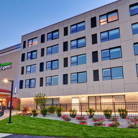 Express By Ihg Hotel 3*