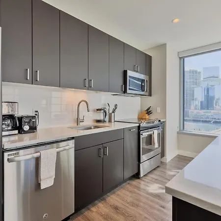 Luxury With Harbor Views Apartment *