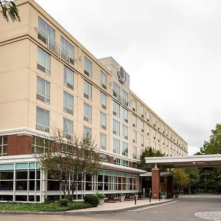 Doubletree By Hilton Bayside Hotel